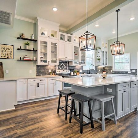 Spacious Abode, Walk To Texas Heroes Square! Gonzales Exterior photo
