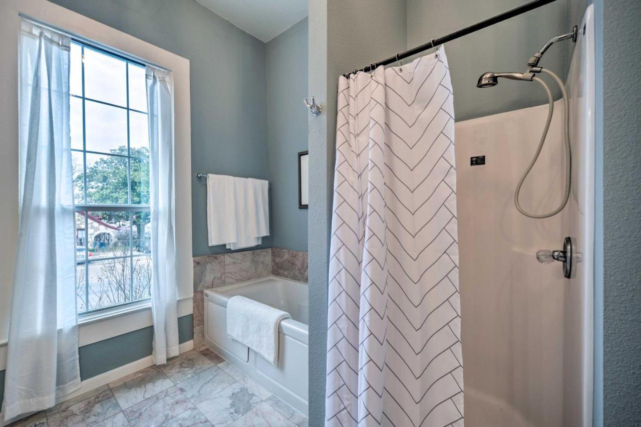 Spacious Abode, Walk To Texas Heroes Square! Gonzales Exterior photo