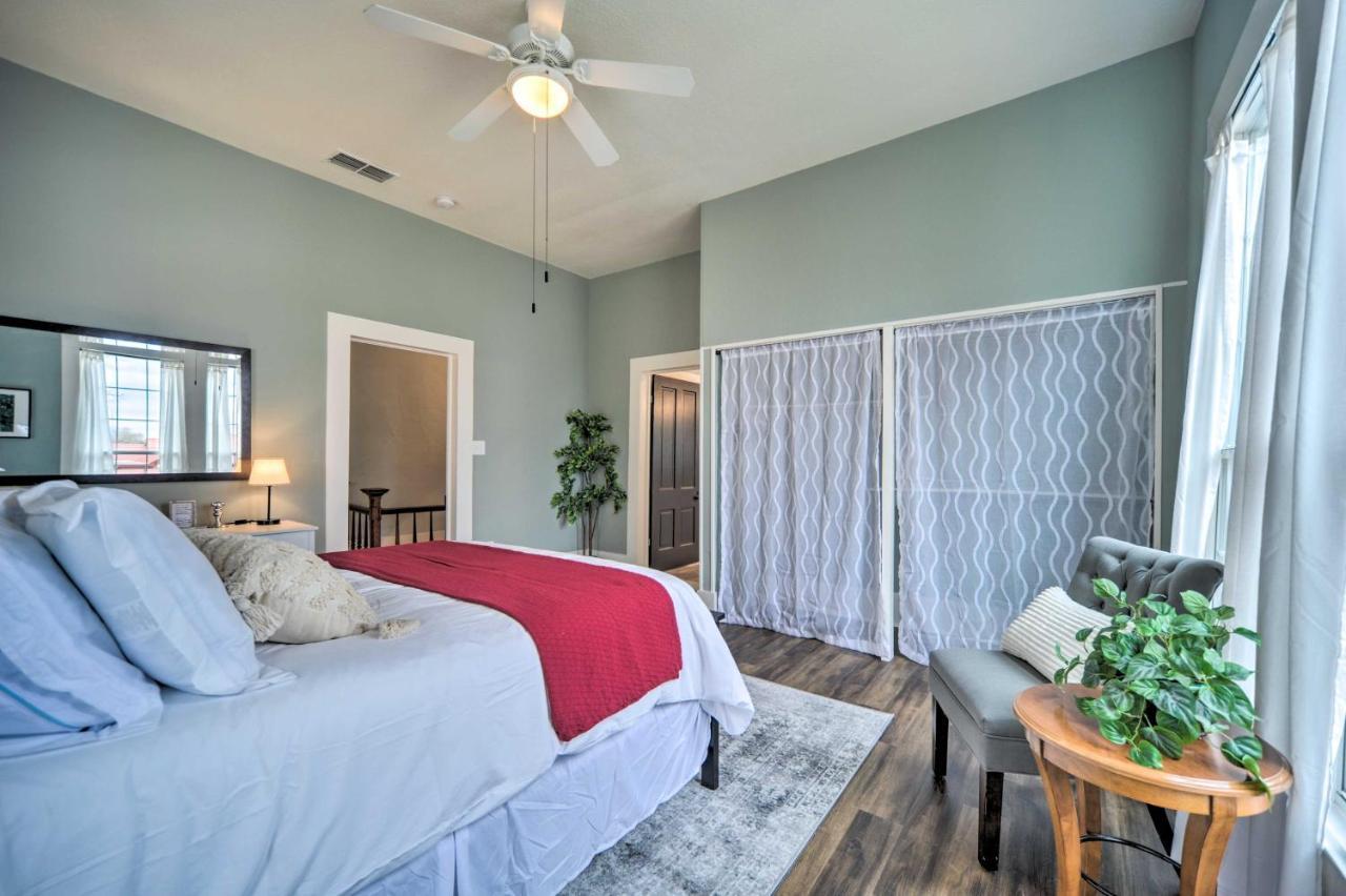 Spacious Abode, Walk To Texas Heroes Square! Gonzales Exterior photo