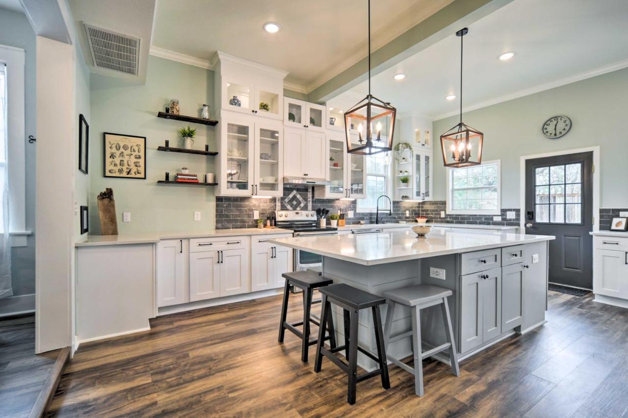 Spacious Abode, Walk To Texas Heroes Square! Gonzales Exterior photo