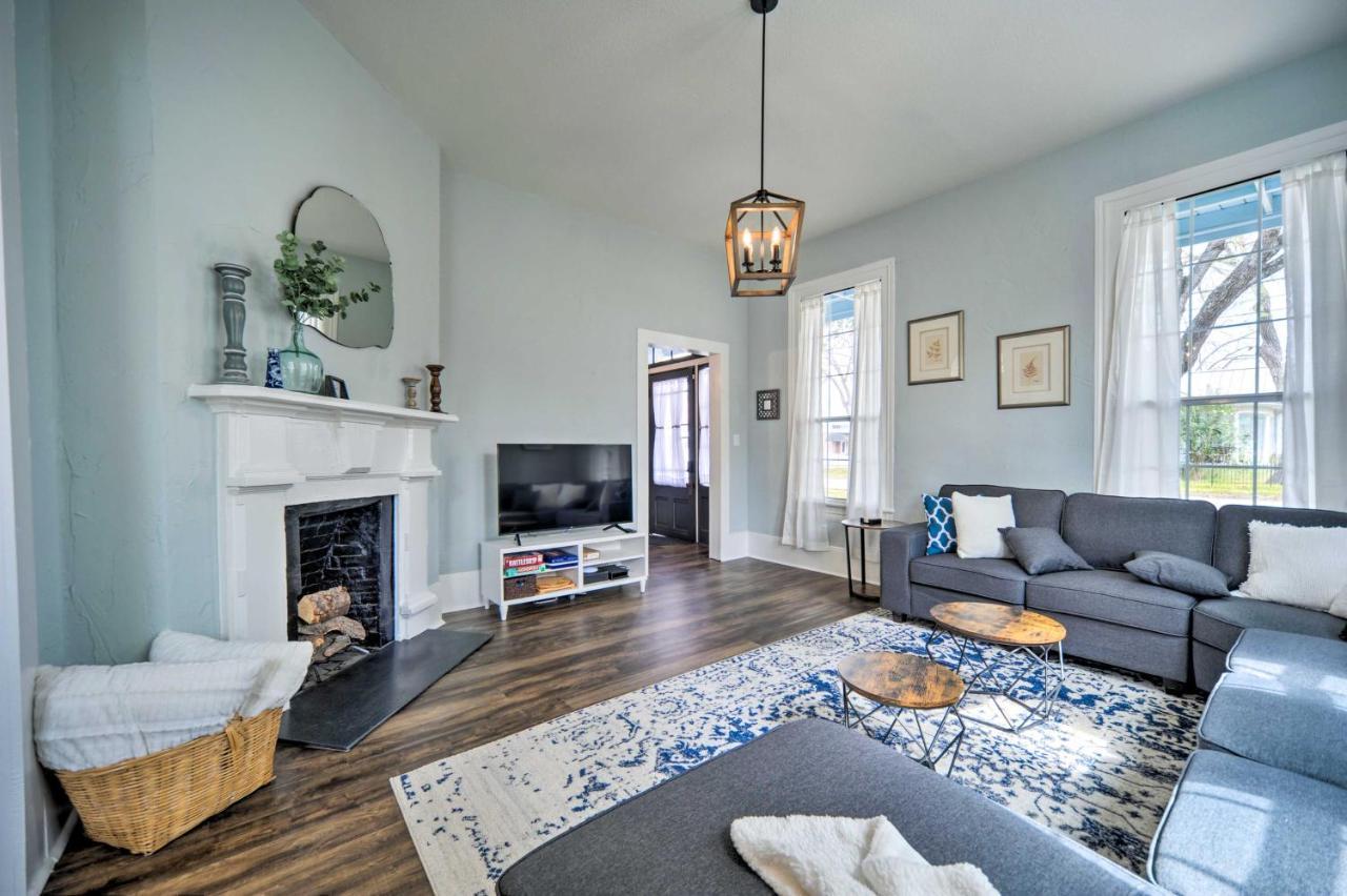 Spacious Abode, Walk To Texas Heroes Square! Gonzales Exterior photo